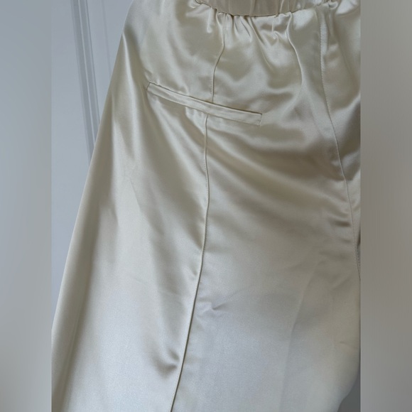 S’edge Satin set Marshmallow Pants L with elastic band. V neck top size L NWT - Picture 4 of 7